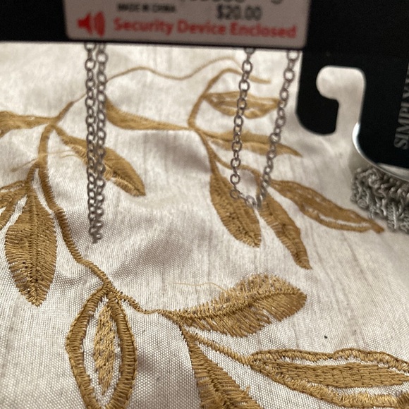 Earrings and Bracelet - Picture 4 of 9